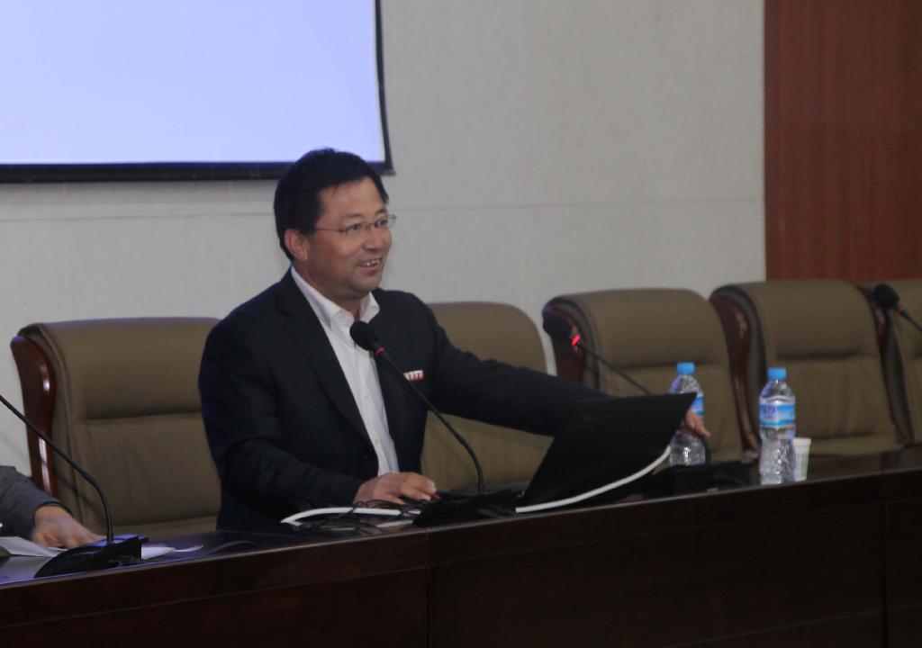 生科院屈雷博士为生命科学学院学生作动物转基因技术报告
