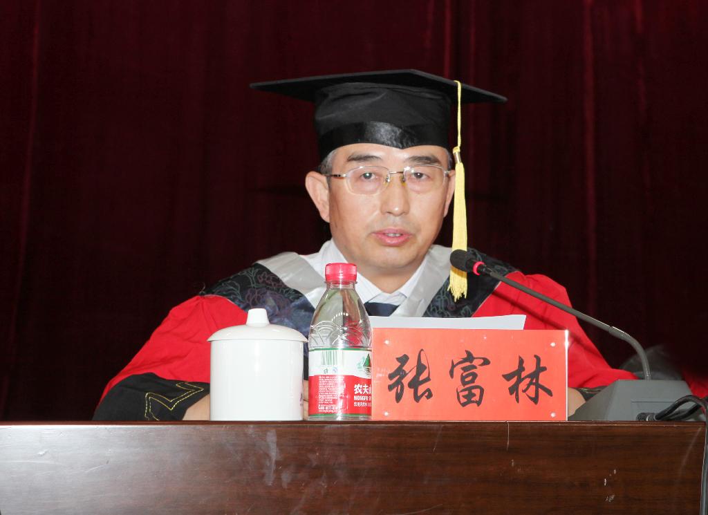 榆林学院举行2013届学生毕业典礼暨学位授予仪式